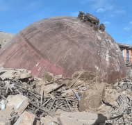 “我一开始还以为是陨石