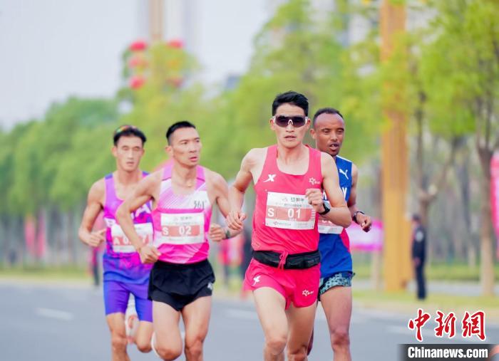 两万跑者齐聚湖北孝感 脚步丈量孝文化名城