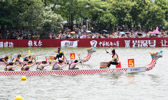 决赛日正式拉开帷幕的福州站中华龙舟大赛：六