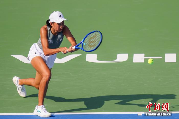 张帅凭外卡在武网三盘逆转科斯蒂亚，晋级十六