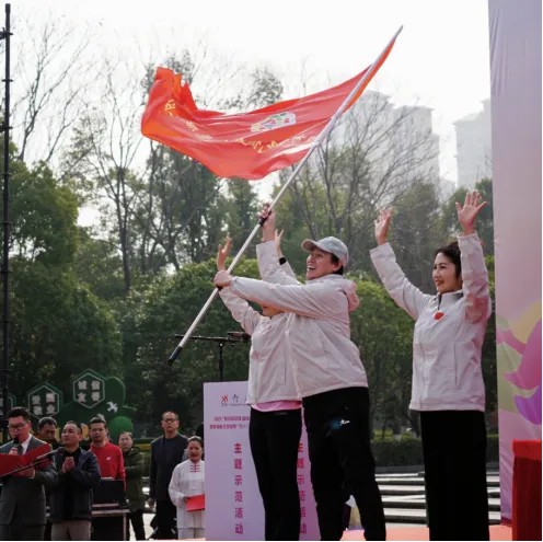岳阳市成立全民健身志愿服务队 女性健康义诊区