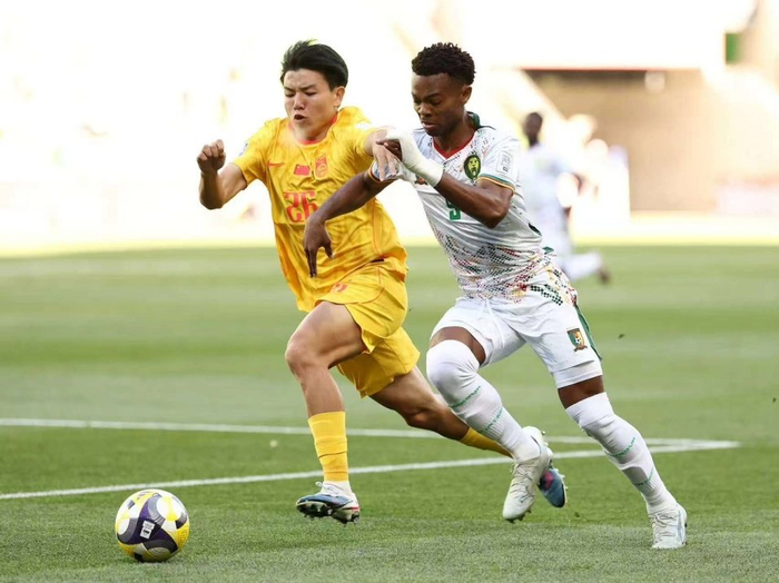 中国男足0-2惨败喀麦隆，开场9分钟失两球