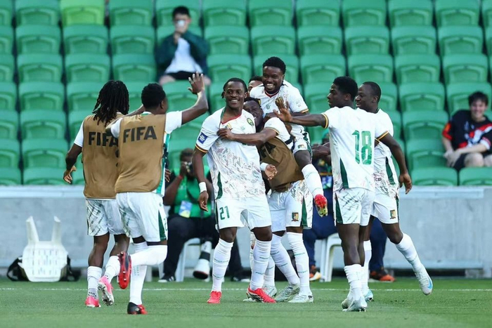 中国男足0-2惨败喀麦隆，开场9分钟失两球