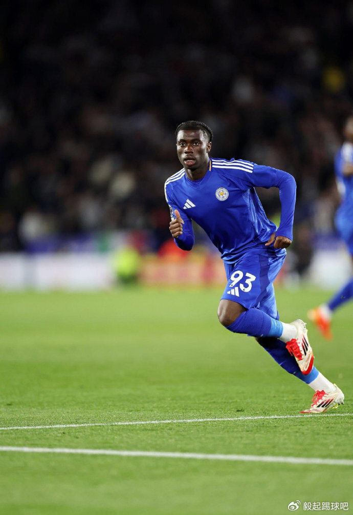 曼联瞄准年轻中场新星 引援目标覆盖中卫位置