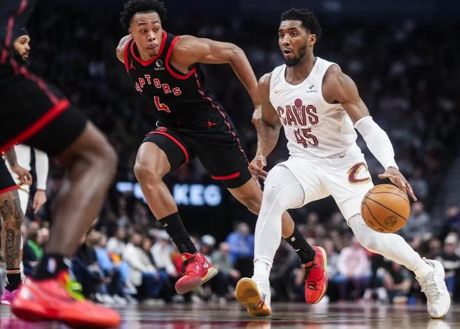 斯特鲁斯爆发砍24分 骑士轻取猛龙开门红