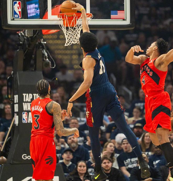 斯特鲁斯爆发砍24分 骑士轻取猛龙开门红