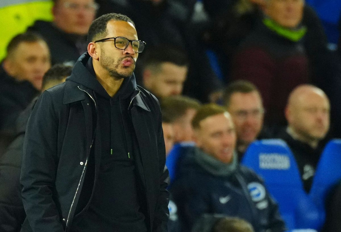 切尔西锁定伊劳拉引曼联帅位争夺战